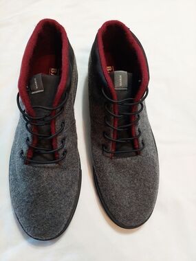Men's Gray Felt Chukka Boots with Burgundy Lining